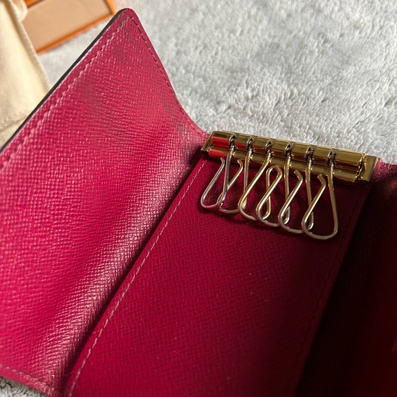 Louis Vuitton 6 Key Holder - Picture 6 of 16
